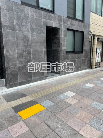 the 10 MIDORIのエントランス