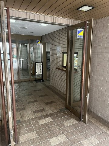 コスモ向島のエントランス