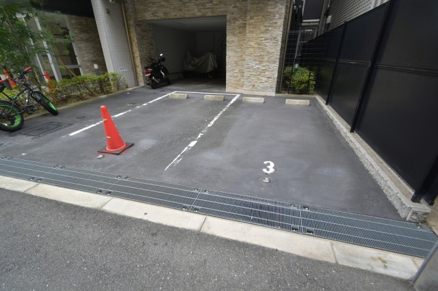【駐車場】