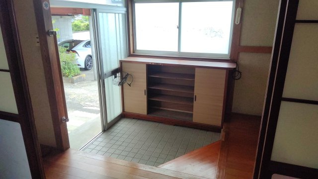 胎内市羽黒　２階建　８DKの玄関