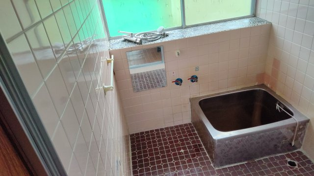 胎内市羽黒　２階建　８DKの浴室