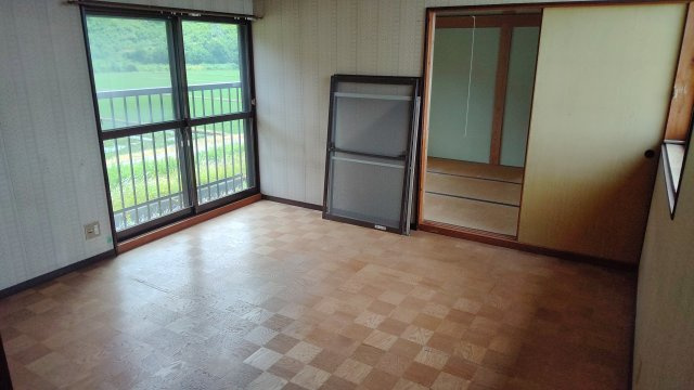 胎内市羽黒　２階建　８DKの洋室|２階　階段を上がって右の洋室です。