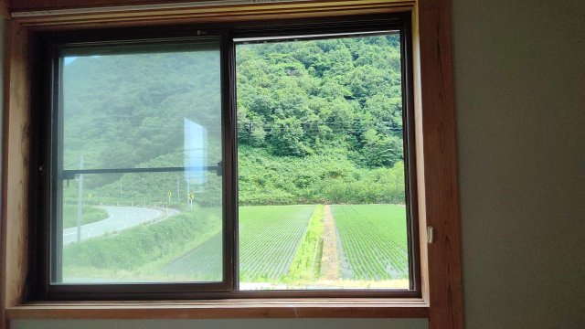 胎内市羽黒　２階建　８DKのその他|２階からの眺望です。窓からは、さえぎるもののない絵画のように美しい山並みが日常を特別なものに変えてくれます。