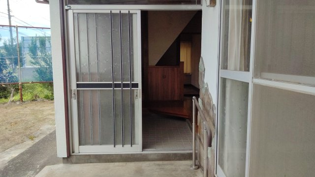 胎内市羽黒　２階建　８DKの玄関