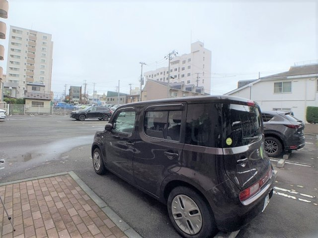 プルーリオン本町の駐車場