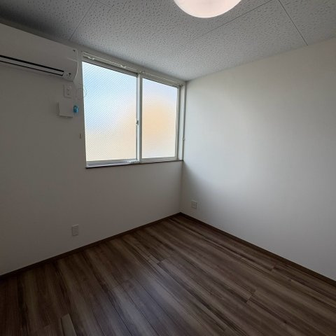 愛という名のもとにの洋室
