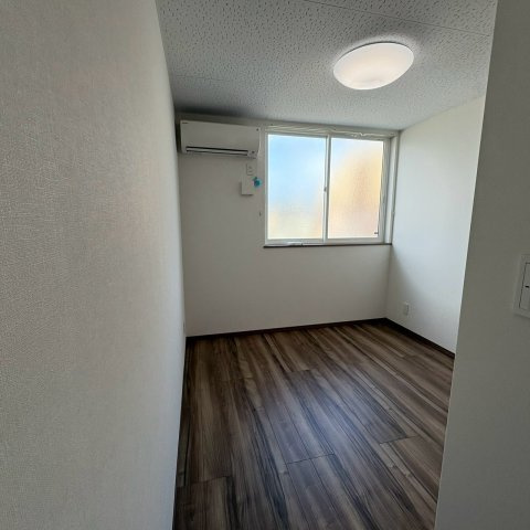 愛という名のもとにの洋室