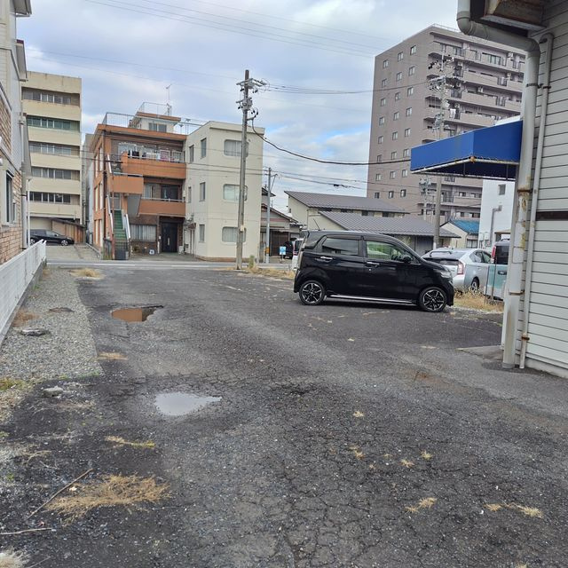 津島町５丁目店舗の駐車場