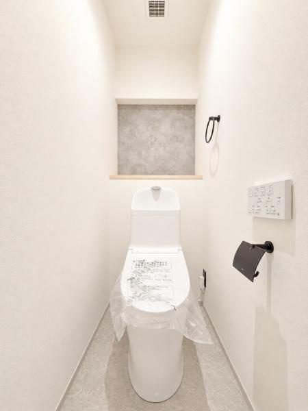 シャンボール西寺尾のトイレ|清潔感のある内装のすっきりとしたデザインのトイレです。
水周りが綺麗だと安心ですね。
