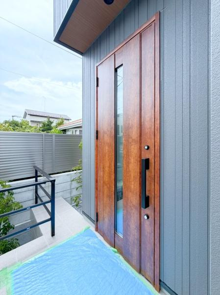 藤沢市辻堂太平台１丁目の新築一戸建の玄関