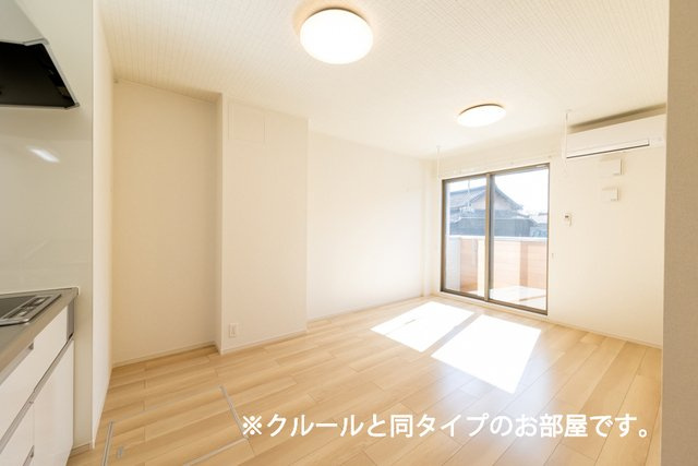 フォーリーフ　クローバーズの居間・リビング