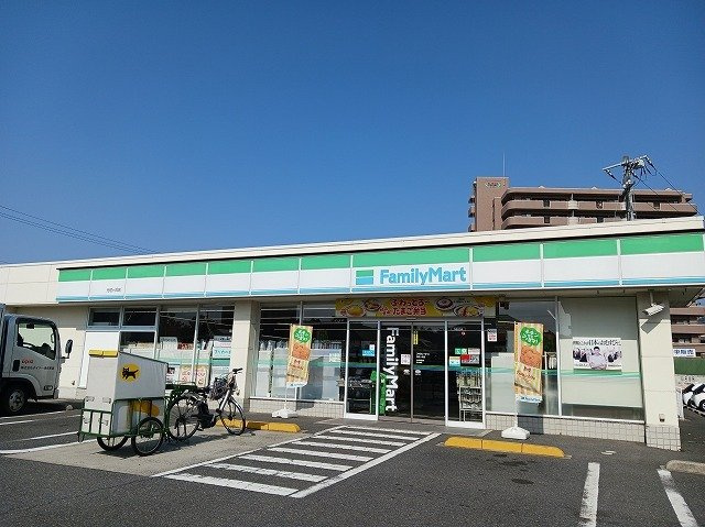 ヴィラ　ソレイユ　Ｃの周辺|ファミリーマート光虹ヶ浜店まで850m