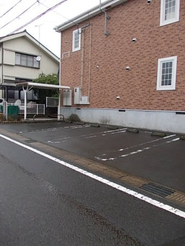 ウィステリア・ｙｏｕの駐車場
