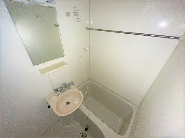 レオパレス蒔田の浴室