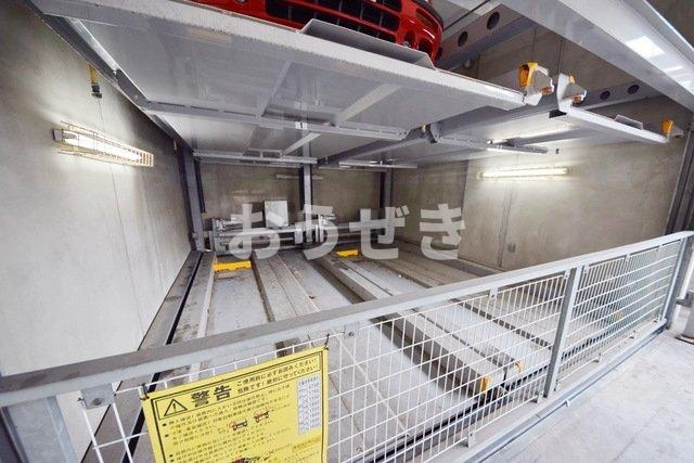 マーレ横浜白金の駐車場
