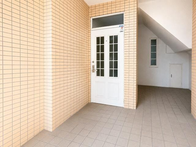 寝屋川市高柳戸建の玄関