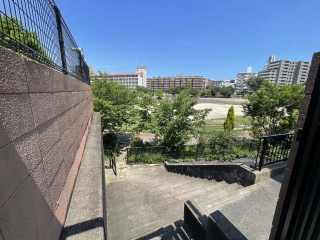 ファーネスト野間大池ガーデンテラスのその他|マンションの裏手の門から直接野間大池公園に行けます♪