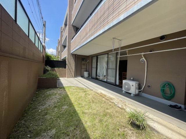 ファーネスト野間大池ガーデンテラスの庭|戸建感覚の専用庭でゆったりしたひとときを過ごせます。