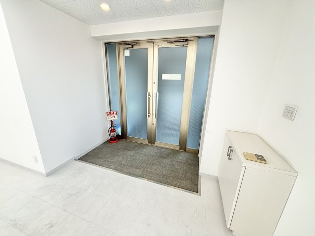 NEXT第二ビルの玄関