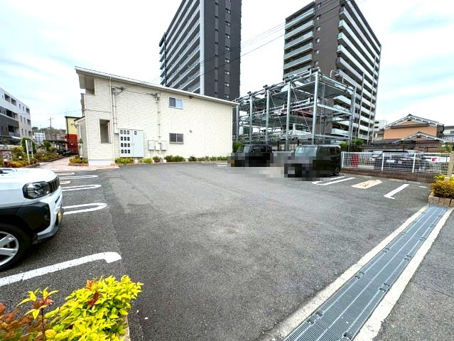 グレイス　ヴィオラの駐車場