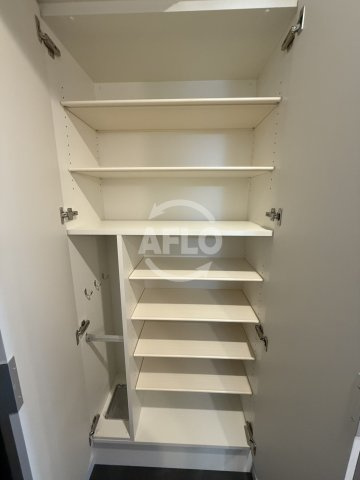 プレサンス東小橋エレディータの収納|プレサンス東小橋エレディータ　シューズボックス