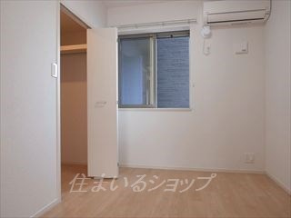 スターライズ可部南の寝室|寝室にもエアコンあり