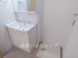 ガーデンハウス　スミレ　Ｂ棟の洗面所|三面鏡付きシャンプードレッサー