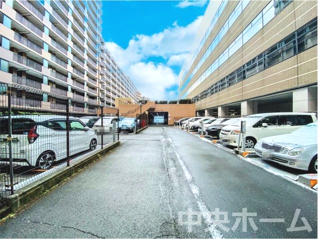 ライオンズプラザ西葛西の駐車場|敷地内駐車場。空き状況や費用などの詳細は担当スタッフまでお問い合わせください。