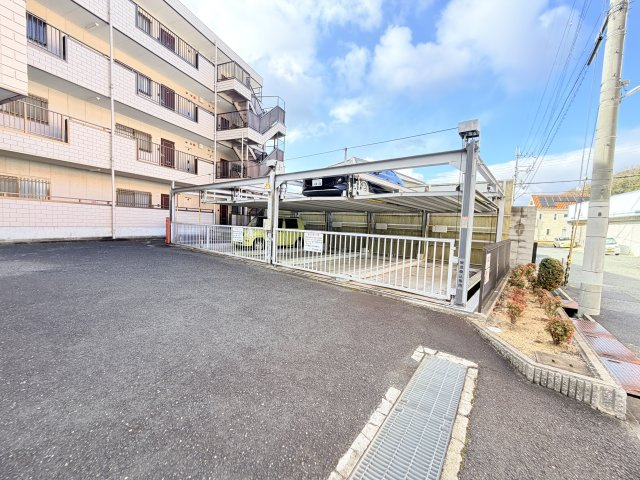 ウエストコートTANIGAMIの駐車場
