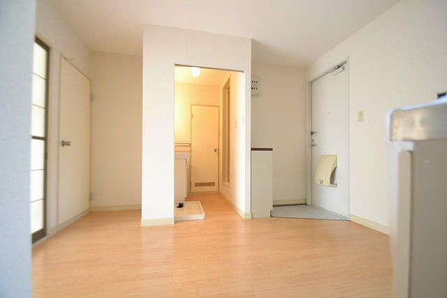 東村山市恩多町３丁目のアパートの洋室