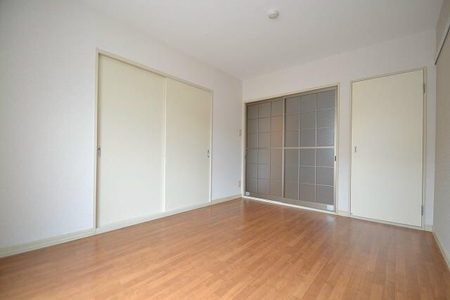 東村山市恩多町３丁目のアパートの洋室