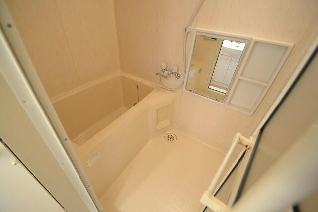 東村山市恩多町３丁目のアパートの浴室