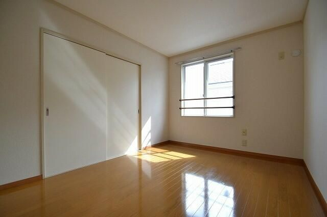東村山市恩多町３丁目のアパートの寝室