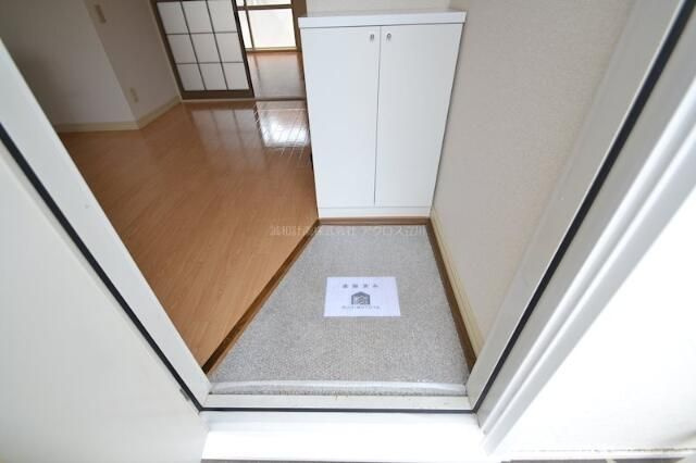 東村山市恩多町３丁目のアパートの玄関