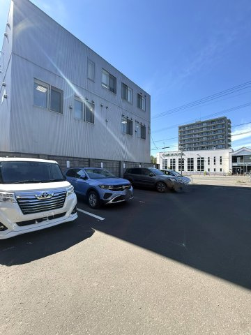 コープ野村山鼻の駐車場
