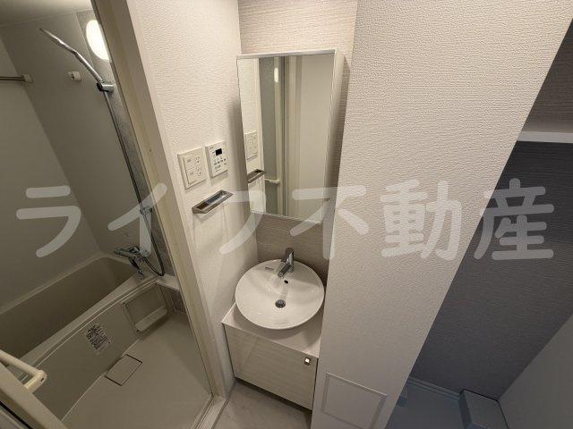 エスリード大阪イーストエッジの独立洗面台