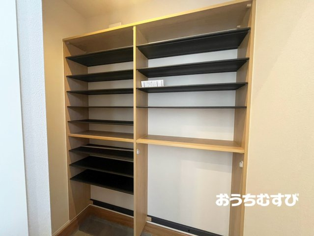 尾張旭市南原山町3期(全6棟)の収納