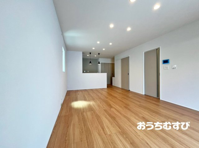 尾張旭市南原山町3期(全6棟)の居間・リビング