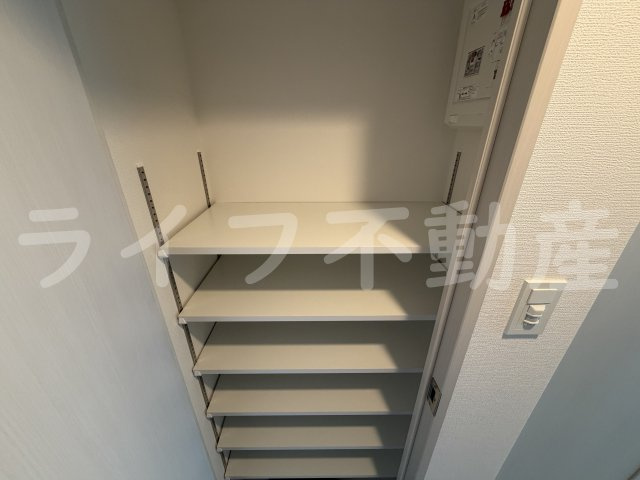 エスリード大阪イーストエッジの収納|こまごまとしたものを収納できそうですね