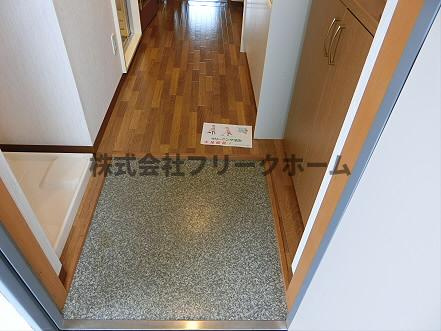 武蔵野市境南町５丁目の賃貸マンションの玄関