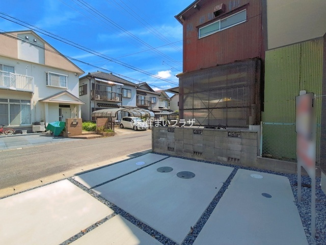 新築戸建て・仲介手数料無料）津島市喜楽町　１号棟の駐車場|駐車場があるので、車を買う予定の方も安心です