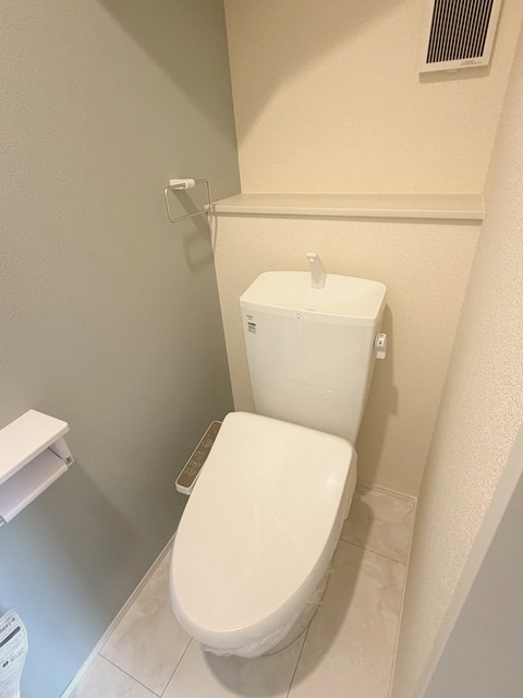 新築戸建て・仲介手数料無料）津島市喜楽町　１号棟のトイレ|落ち着いたトイレです