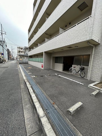 ラフォルテ南塚口の駐車場