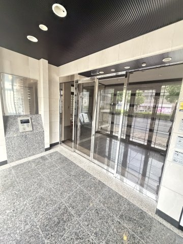 プレステージ山手県庁前通りのエントランス