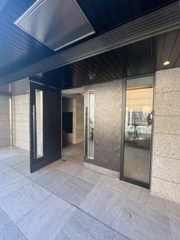 プレサンスDOMECITYコレーレのエントランス