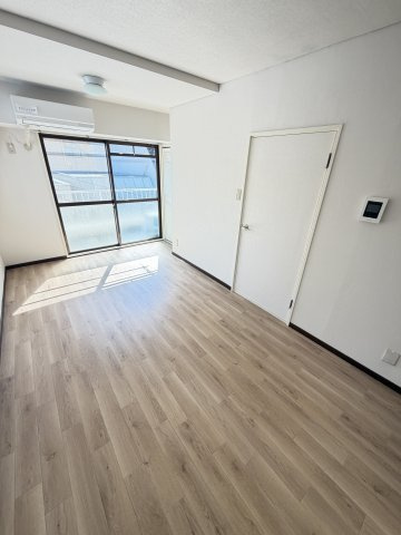 アイランド愛和の洋室