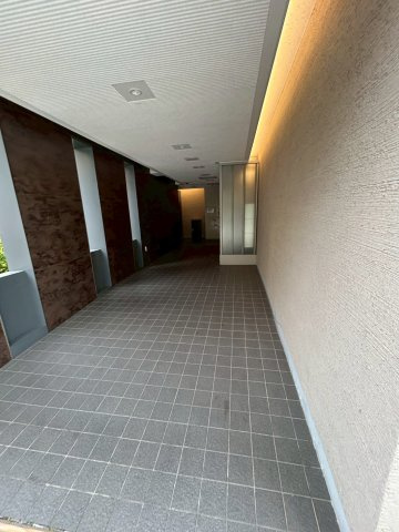 ＵＲＫＯＢＥ・岡本4号棟のエントランス