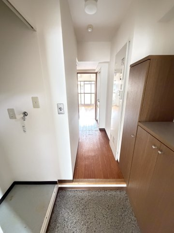 中山手ミオ壱番館の玄関