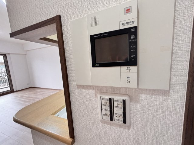 テレビモニター付きインターフォンです