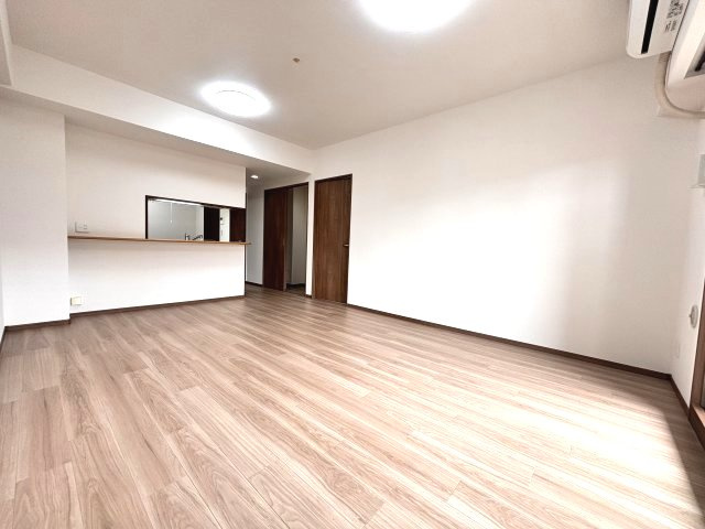 日当りが良く明るいリビング　エアコン設置済み